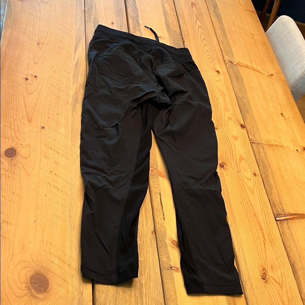 Women’s Lululemon street to studio pants black size 4 - Picture 2 of 8